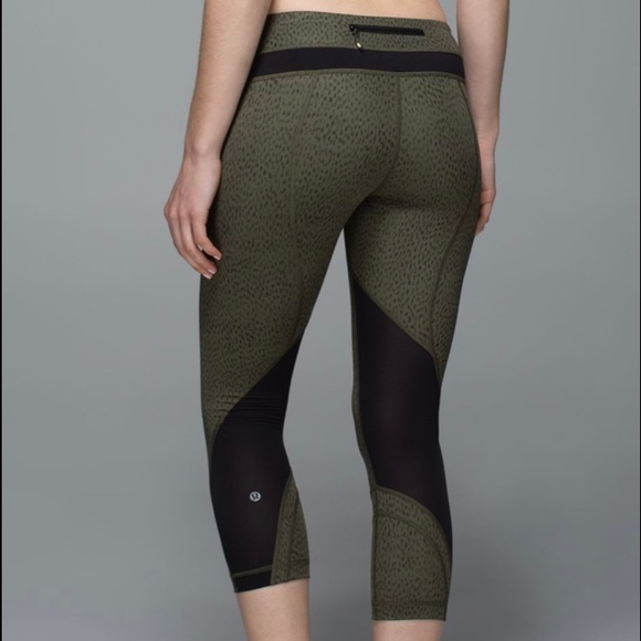 Lululemon Crop Legging - Picture 3 of 8